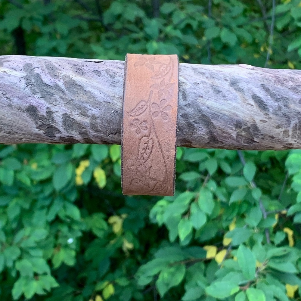 🍎BOGO🍎 7” floral pattern leather cuff bracelet